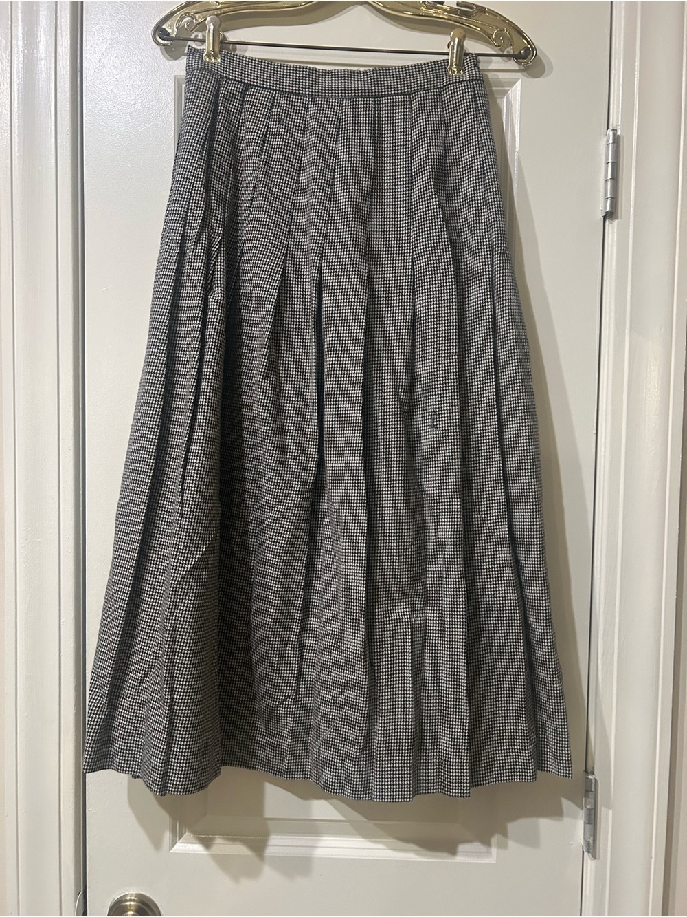 Classic Gray Pleated Midi Skirt - Picture 3 of 4